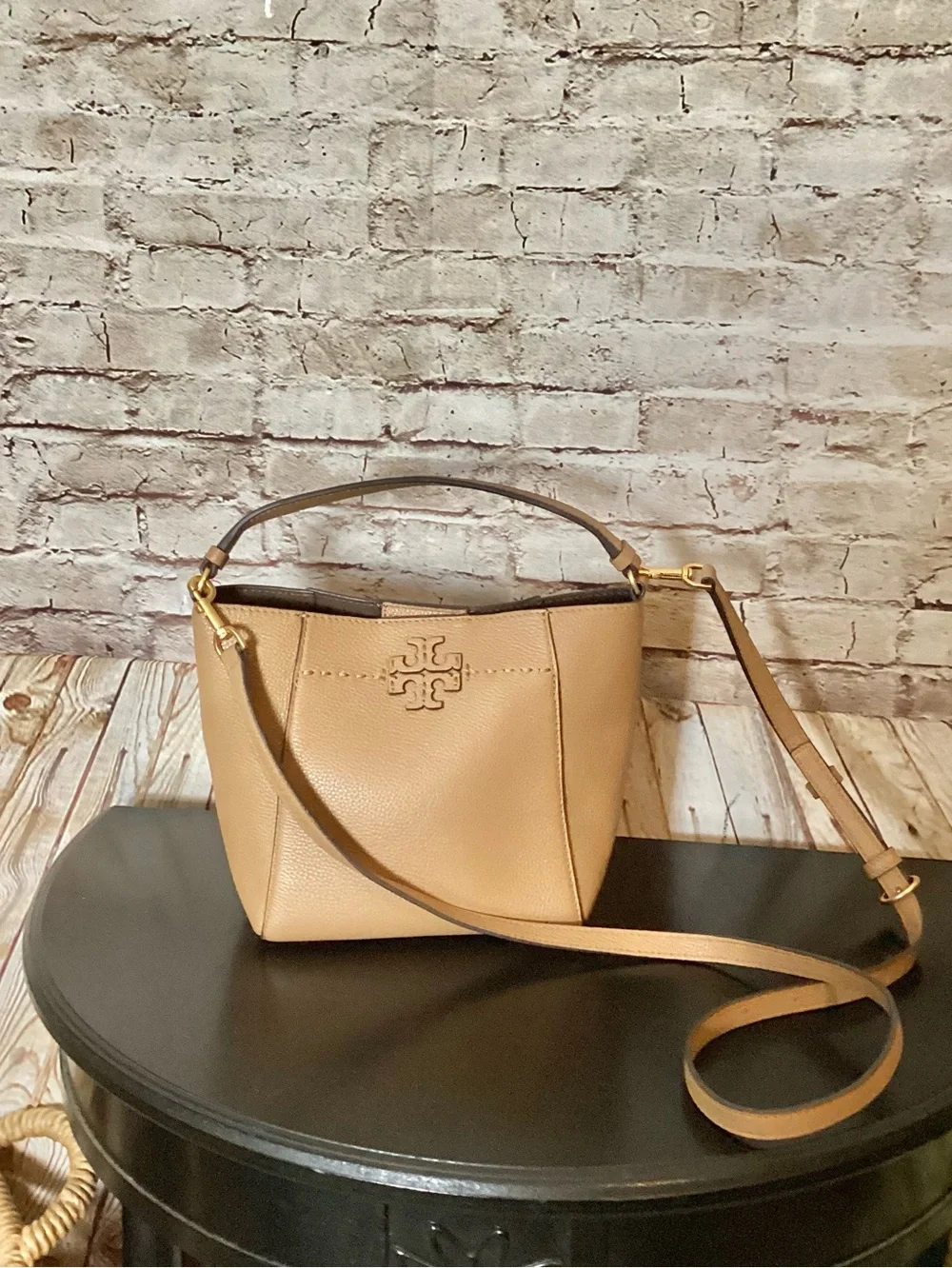 Tory Burch tiramisu McGraw pebbled leather bucket bag crossbody purse